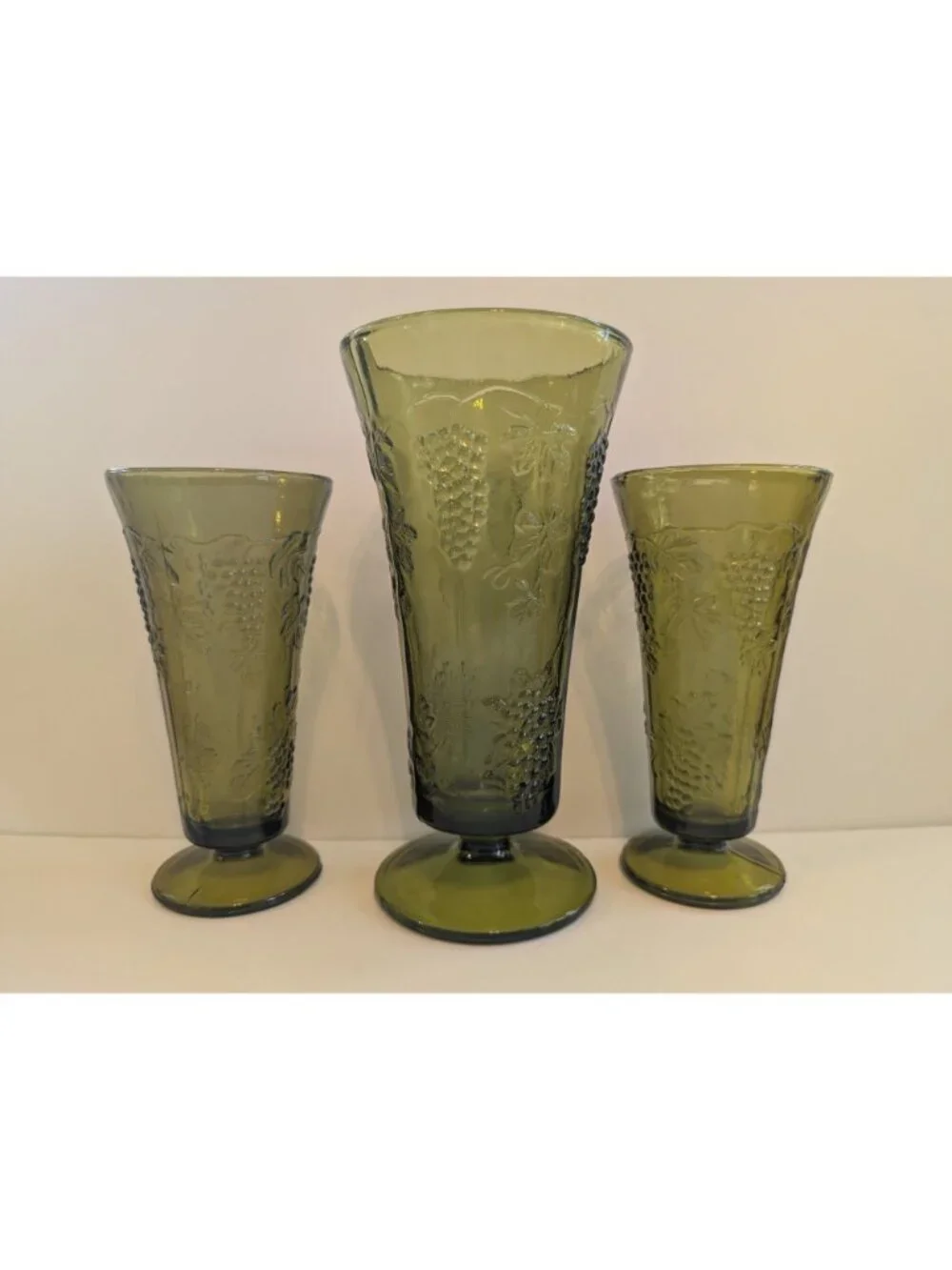 Set of 3 Vintage Green Harvest Grape Glass Vases 60s 70s Colony Flower Decor